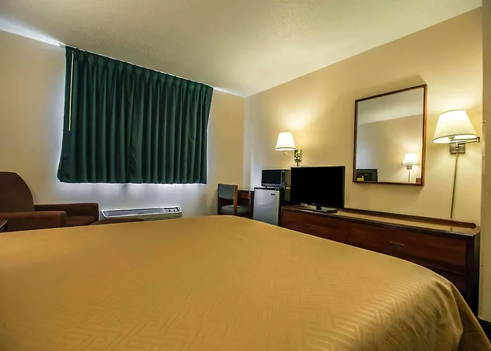 Econo Lodge *