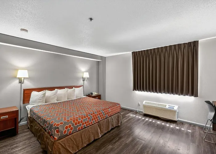 Econo Lodge *